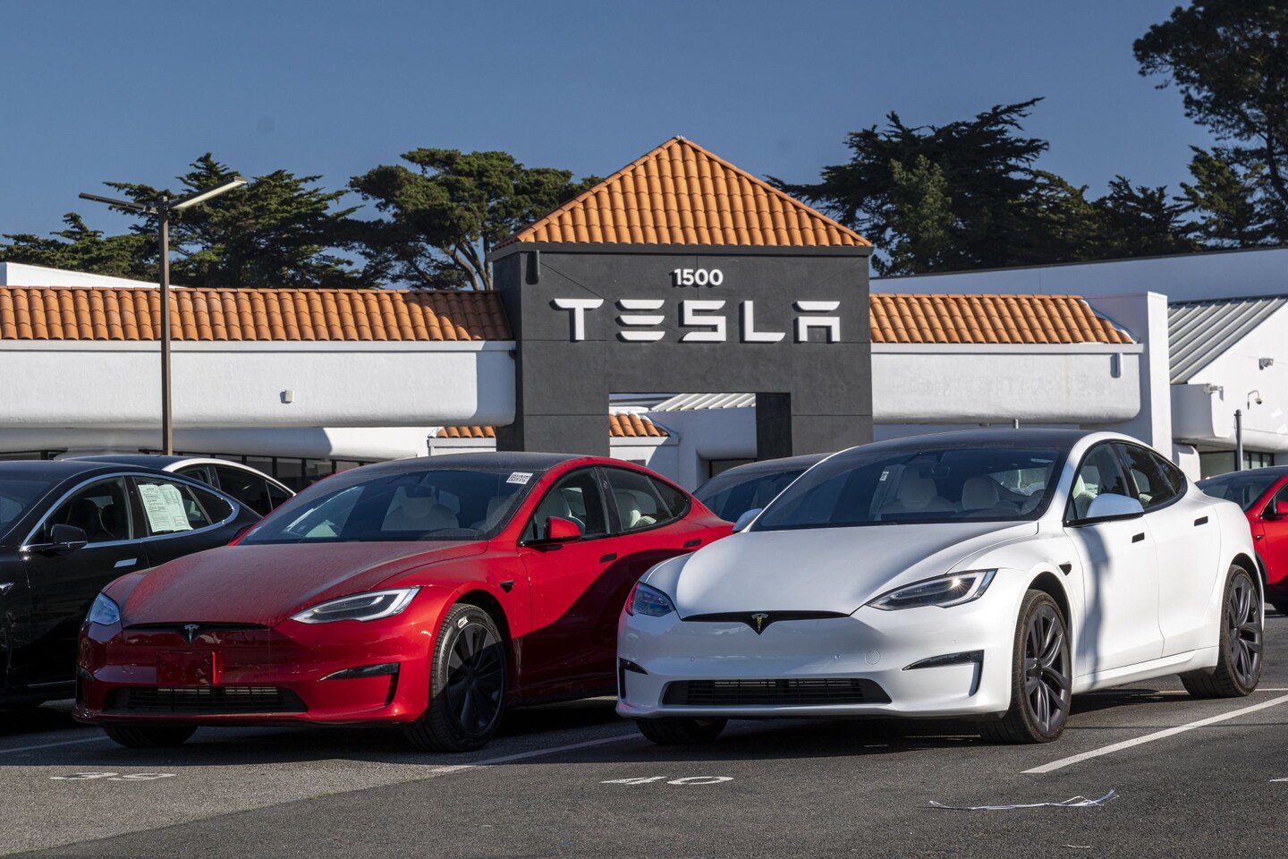 Racist Discrimination Against Tesla In‎ A Federal Lawsuit